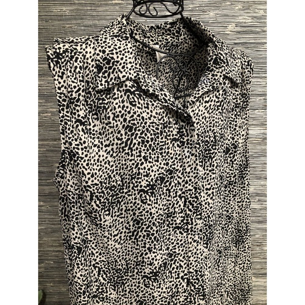 Daffodil Woman Sleeveless Top Blouse Plus Size 1X